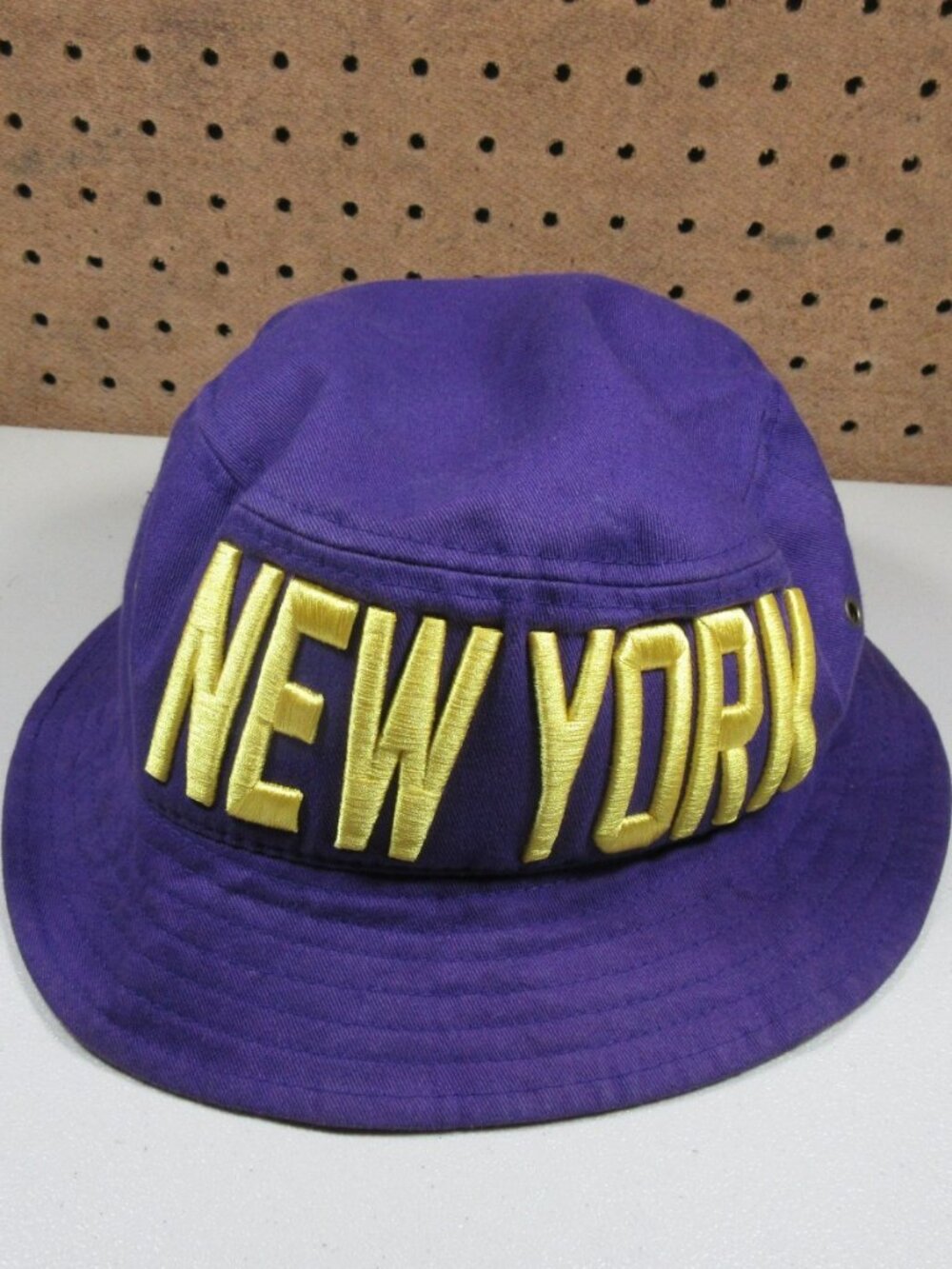 ROST mens purple an gold New York bucket hat OS EUC
